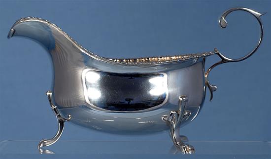 A pair of 1930s silver sauceboats, Length 7”/178mm Width 3 ¾”/95mm Height 3 ¾”/98mm, Combined Weight: 13.3oz/375grms